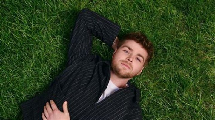 Alex Warren Bio, Wiki, Age, Girlfriend, Songs, Tiktok, YouTube, and Net Worth