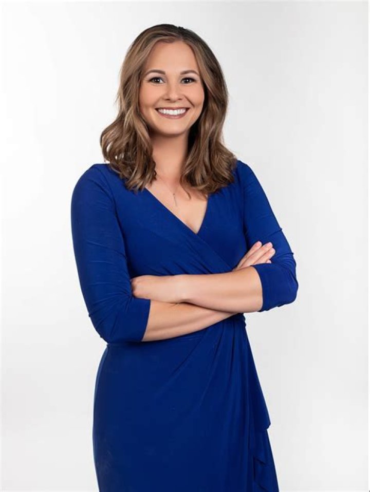 Amber Hardwick FOX, Bio, Wiki, Age, Height, Husband, Salary, and Net Worth