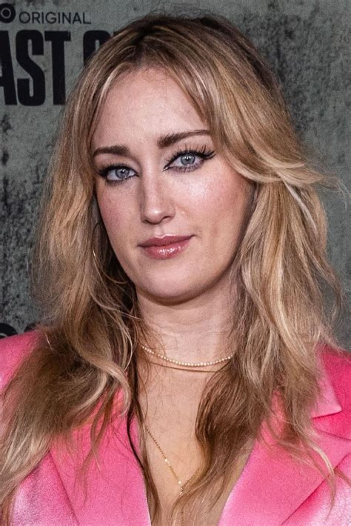 Ashley Johnson Bio, Wiki, Age, Height, Fiance, Movies, Blindspot, and Net Worth