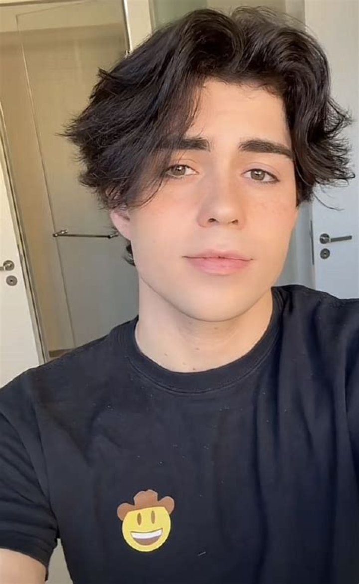Benji Krol Net Worth, Age, Height, Sister, Brother, Sexuality, Girlfriend