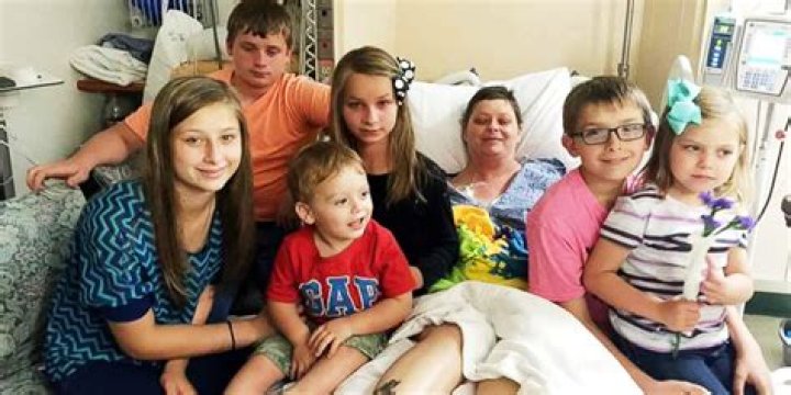 Beth Smith Age 50, Now: Cancer Survivor Keeps Children & Husband Close