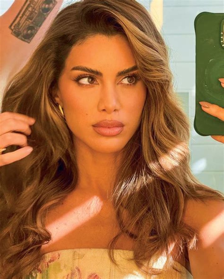 Camila Coelho Youtube, Makeup, Bio, Wiki, Age, Husband, And Net Worth