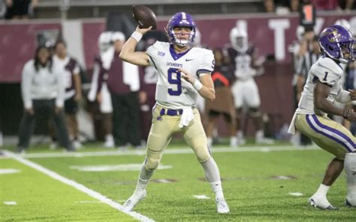 Cole Gonzales Bio, Age, Height, Parents, Girlfriend, Net Worth