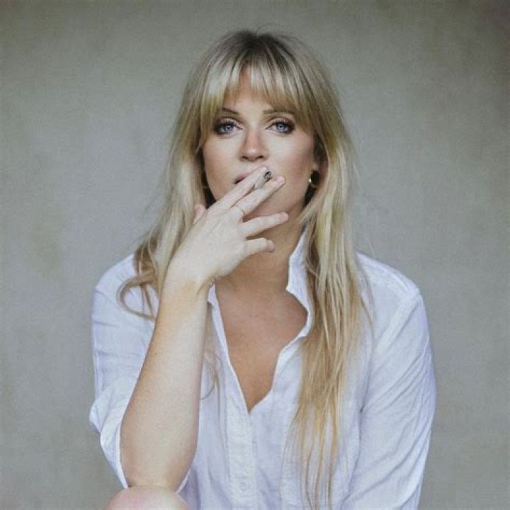 Dolly Alderton Ghosts, Bio, Wiki, Age, Husband, Books, Salary, and Net Worth