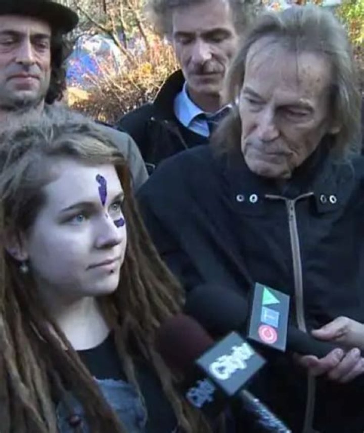 Elizabeth Moon’s Age, Husband, Career, Wiki, Children, Net Worth, and More