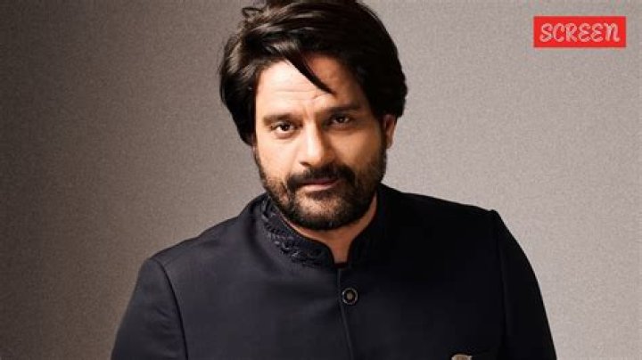 Jaideep Ahlawat Height, Weight, Age, Wife, Girlfriend, Biography & Family