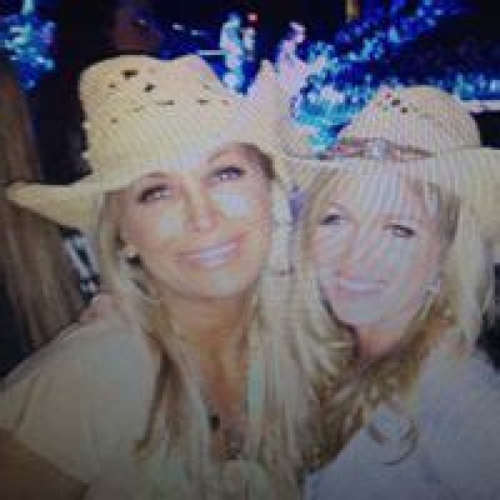 
Erik Kuselias Is A Father Of Three Children, 2 Sons And A Daughter
