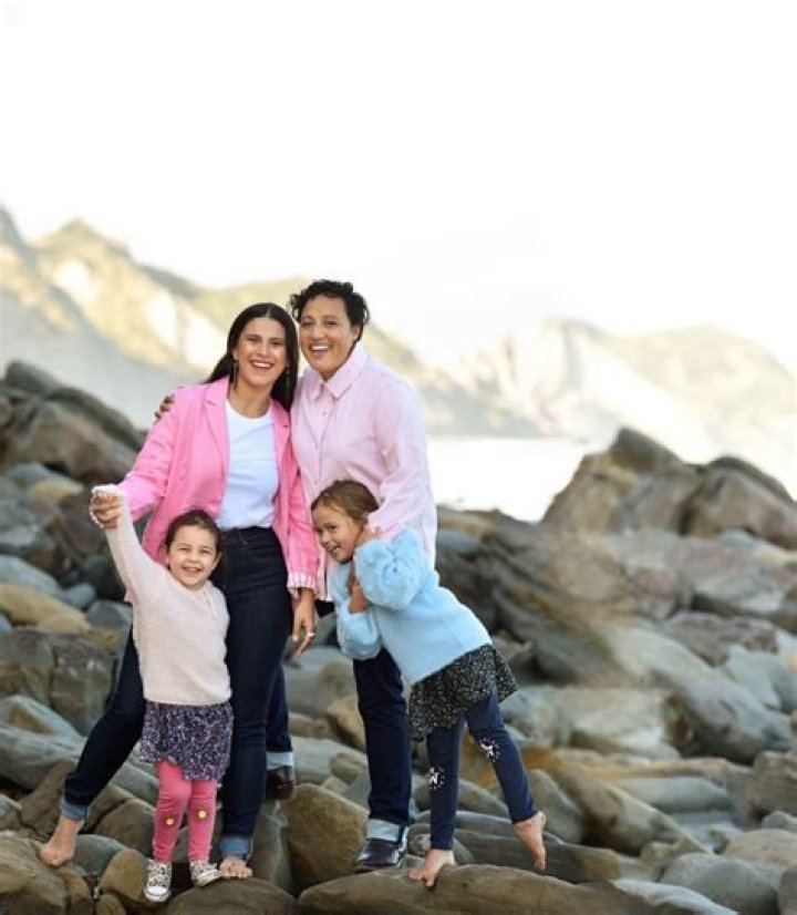 Māni Dunlop Wikipedia | New Partner And Daughter Pikiarero