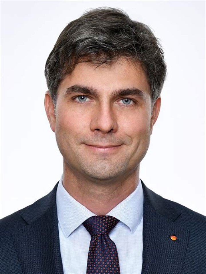 Mark Helfrich Fox Sports, Bio, Wiki, Age, Wife, Football, Salary, And Net Worth