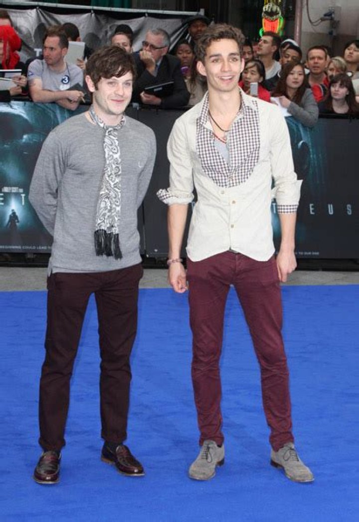 Robert Sheehan Height