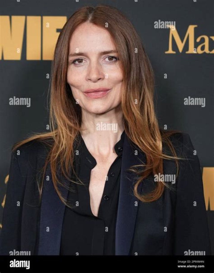 Saffron Burrows Movies, Bio, Wiki, Age, Height, Husband, Deep Blue Sea, Troy, You, and Net Worth